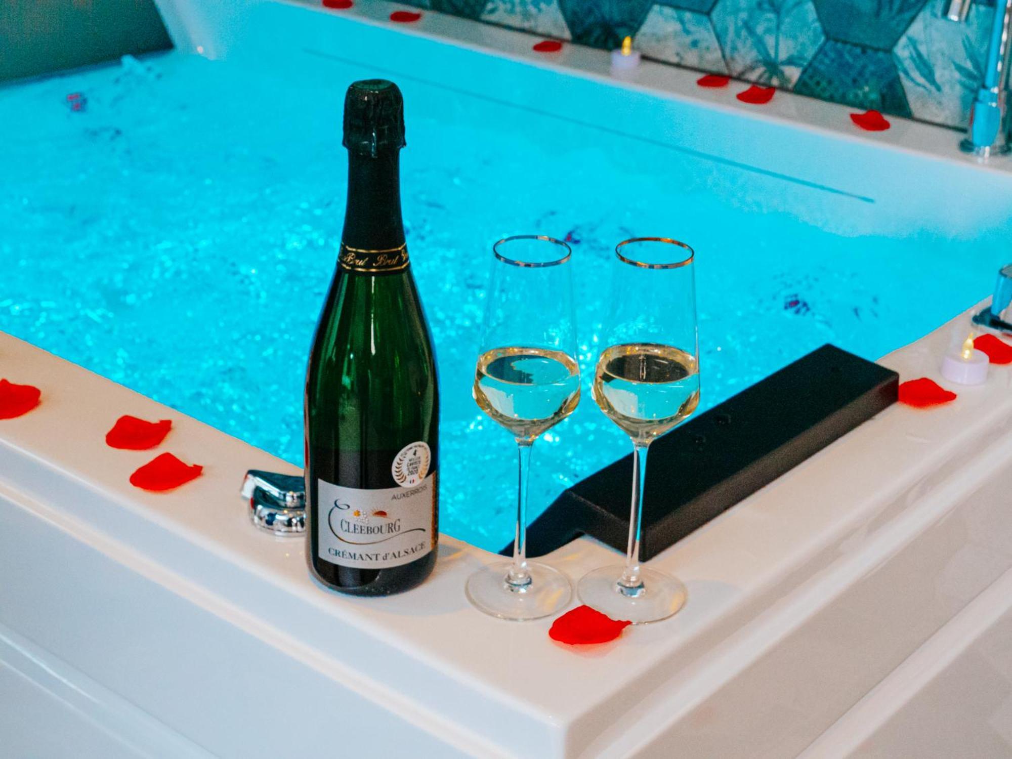 L'Oasis Tropicale, Jacuzzi, Love Room Roppenheim Ngoại thất bức ảnh
