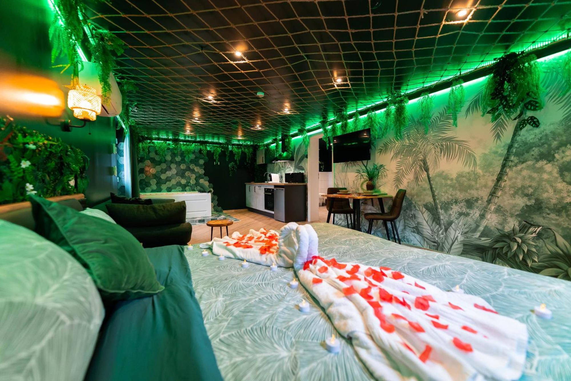 L'Oasis Tropicale, Jacuzzi, Love Room Roppenheim Ngoại thất bức ảnh