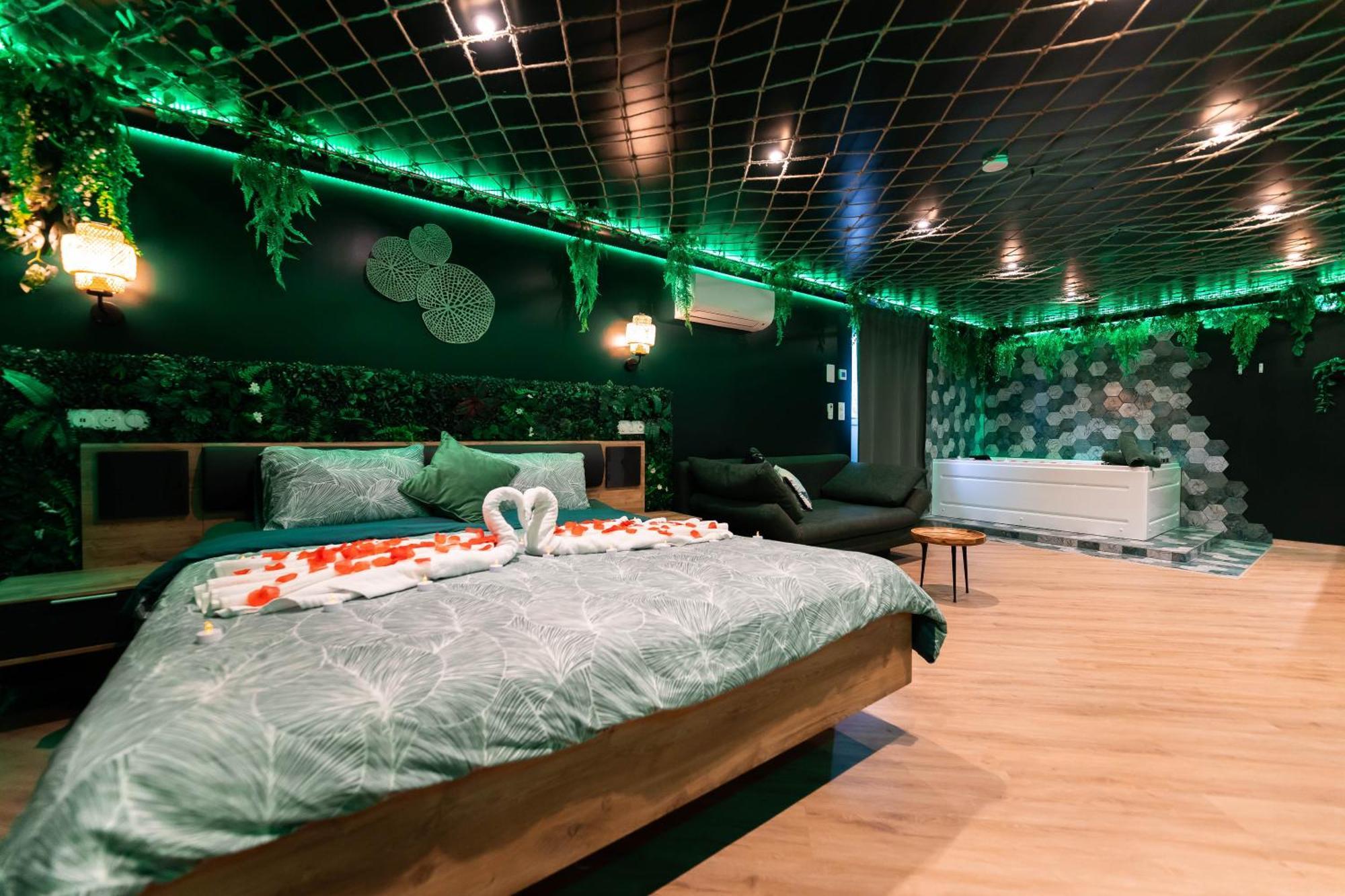 L'Oasis Tropicale, Jacuzzi, Love Room Roppenheim Ngoại thất bức ảnh