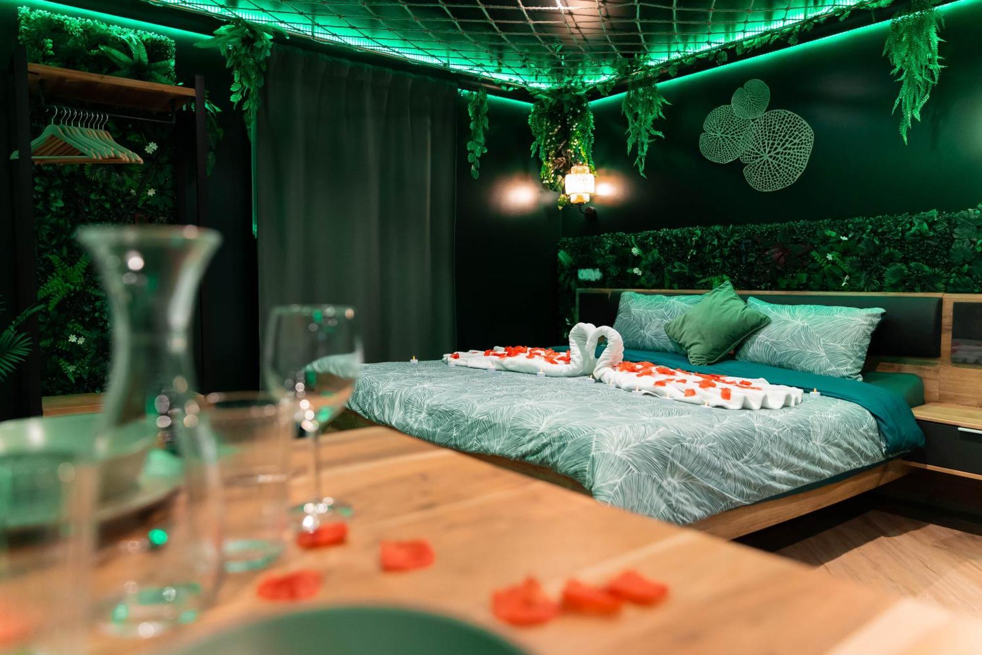 L'Oasis Tropicale, Jacuzzi, Love Room Roppenheim Ngoại thất bức ảnh